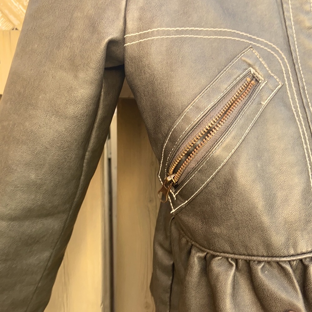 Leather jacket - Picture 2 of 3